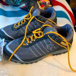 New without box or tags pearl izumi men’s mountain bike shoes size 44